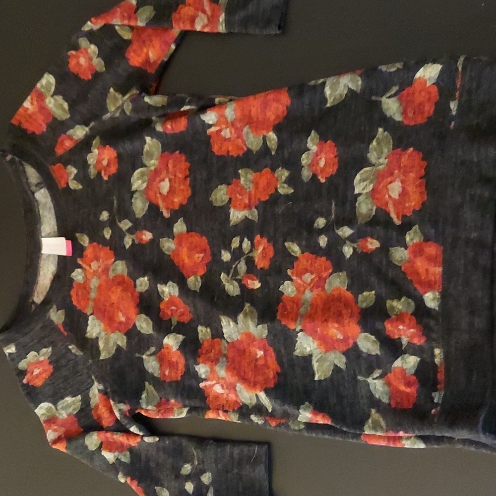 Floral lightweight sweater